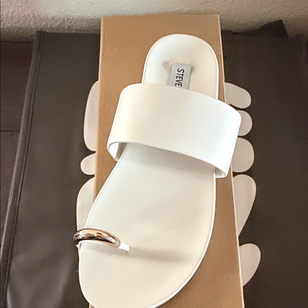 Steve Madden White Leat  Slide Sandals with gold Accent size :8.5